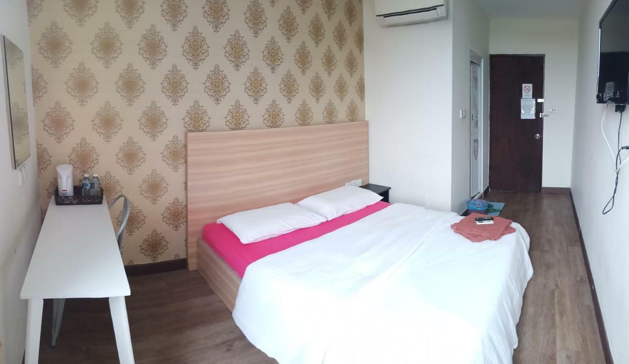 Hotel Truly Asia Кота Кинабалу Стая снимка